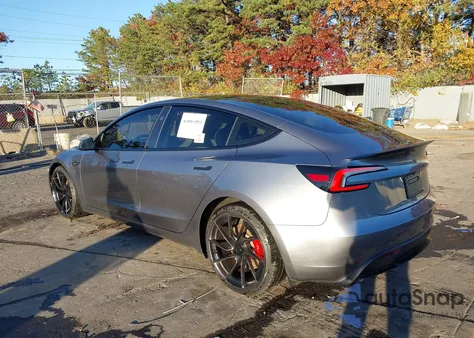 2024 Tesla Model 3 Performance All-Wheel Drive z USA, uszkodzony, nr VIN 5YJ3E1ET1RF871916